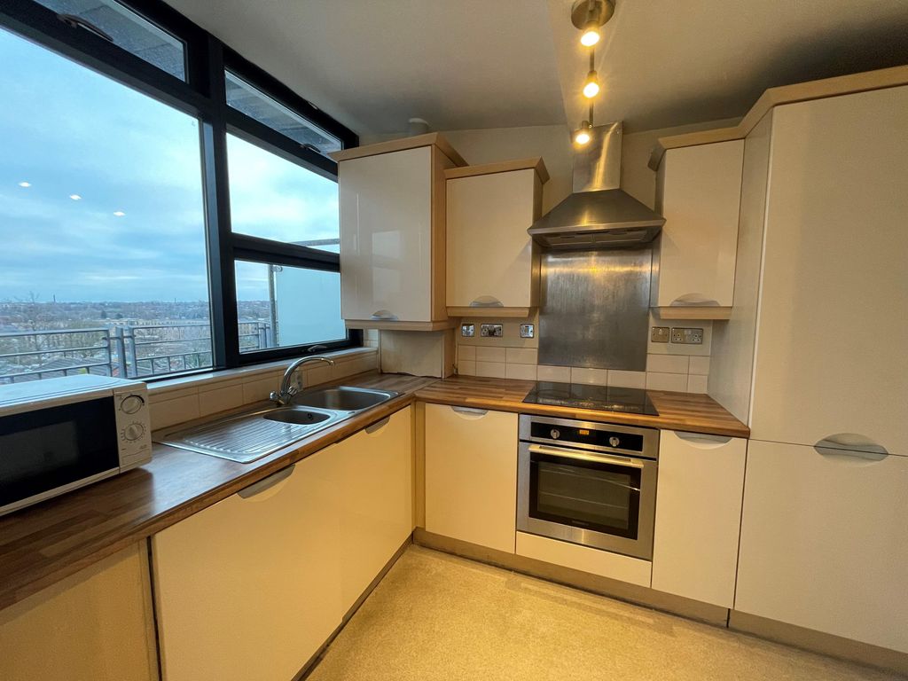 Property photo 3 of 10 Kitchen