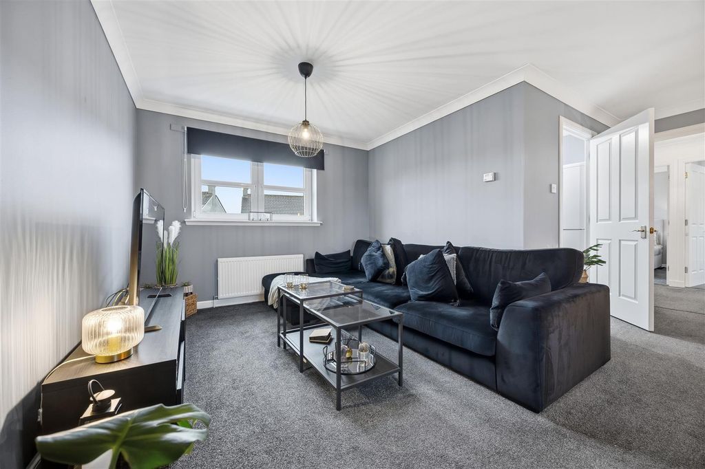 Property photo 2 of 17 09-2-1_89_Kirkfield_Gardens_Renfrew_009.Jpg