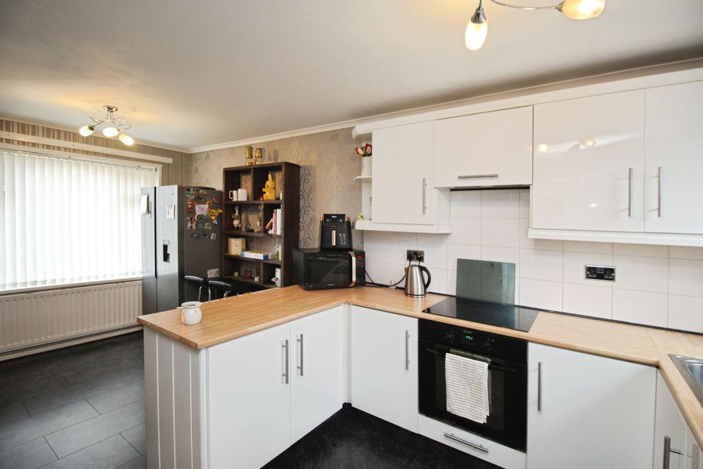 Property photo 3 of 15 Kitchen