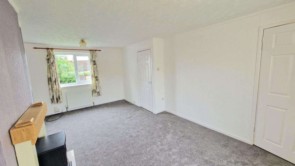 Property photo 3 of 12