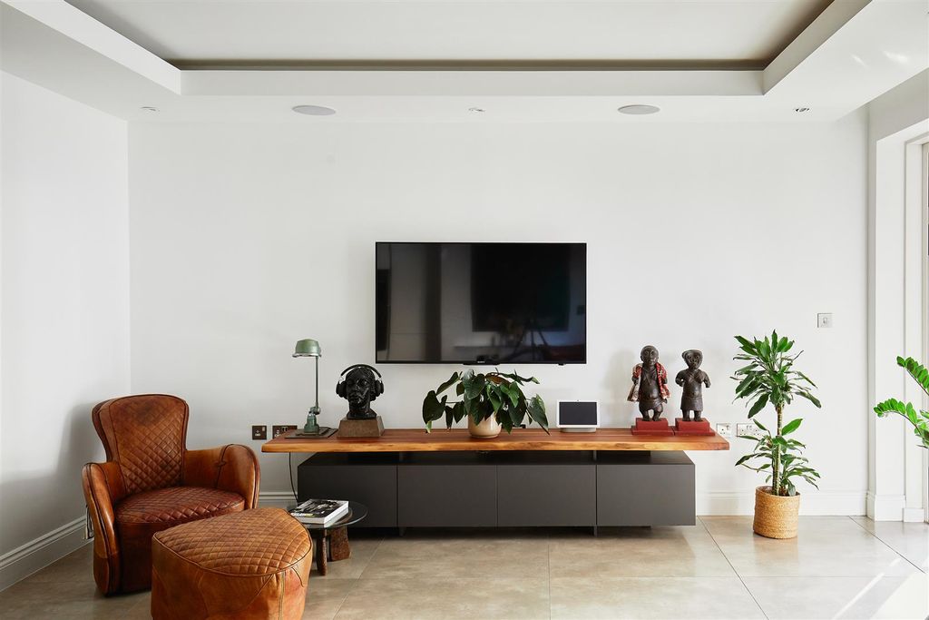 Property photo 3 of 31