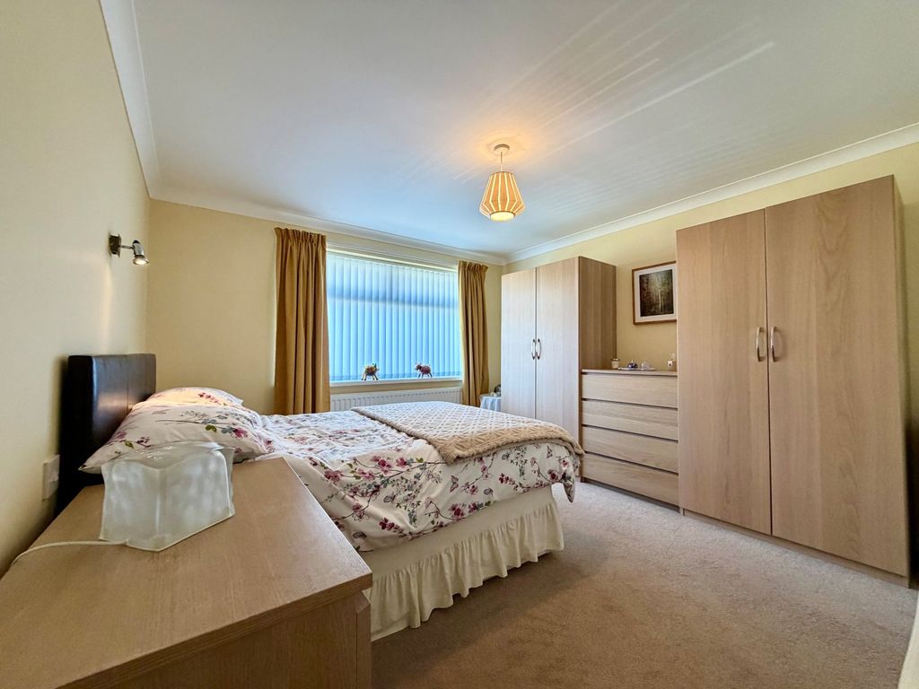 Property photo 3 of 11 Bedroom 1