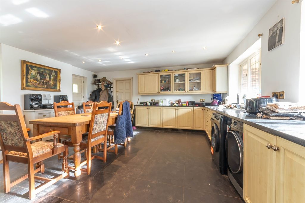 Property photo 1 of 19 Kitchen Breakfast Room