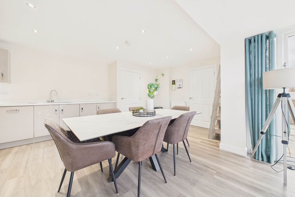 Property photo 2 of 26