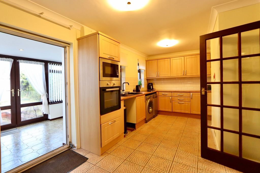 Property photo 3 of 23