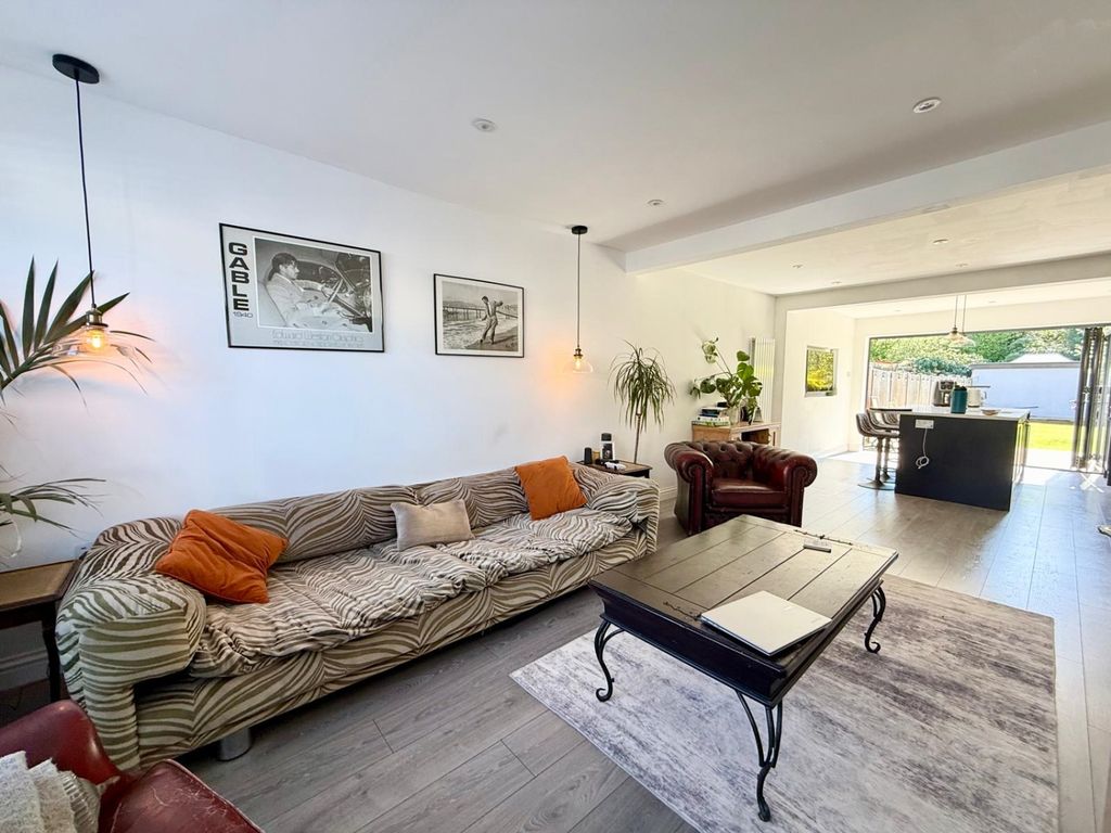 Property photo 2 of 16 Lounge