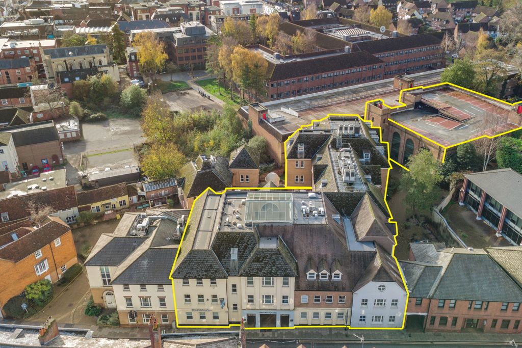 Property photo 1 of 18 Oxford Square, Oxford Street, Newbury, Rg14 1Jg