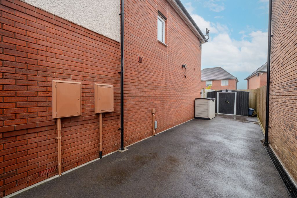 Property photo 2 of 23