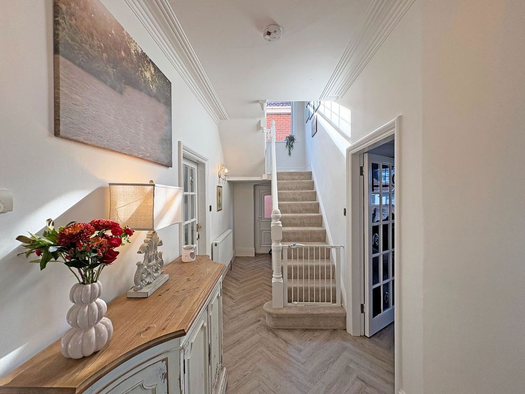 Property photo 2 of 23