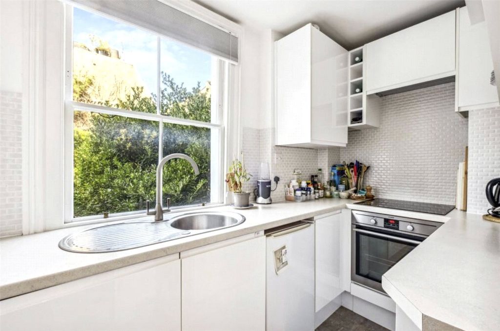 Property photo 3 of 6 Kitchen