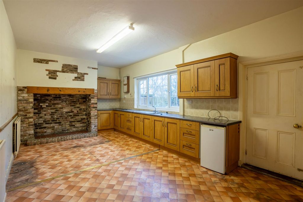 Property photo 3 of 15 00018.Jpg