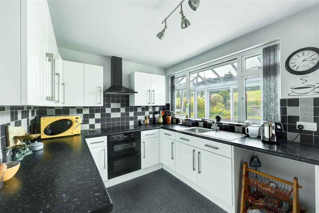 Property photo 3 of 22 Kitchen