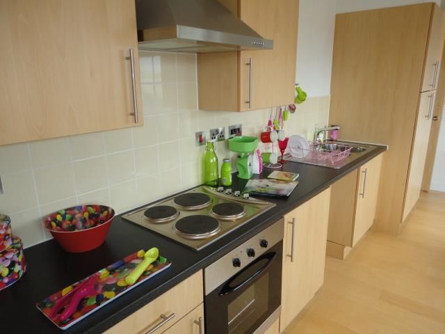 Property photo 3 of 12 Fitted Kitchen