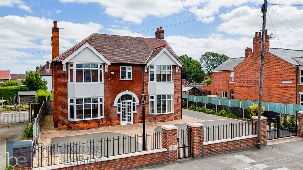 Property photo 1 of 42 London Road