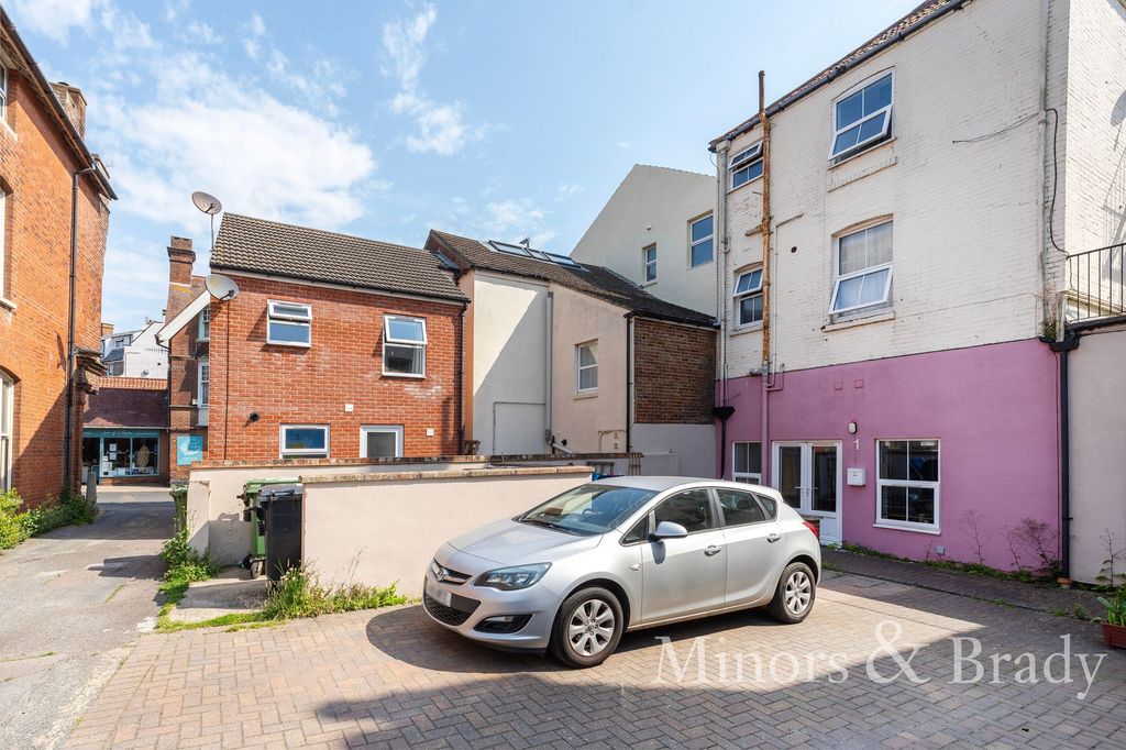 Property photo 2 of 14