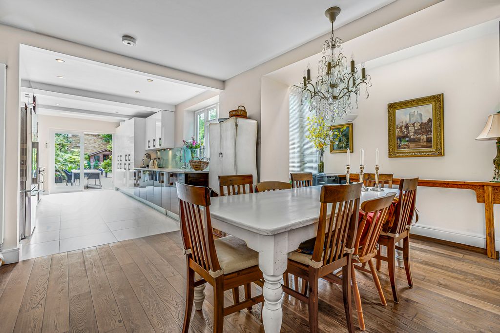 Property photo 3 of 16 Dining Area