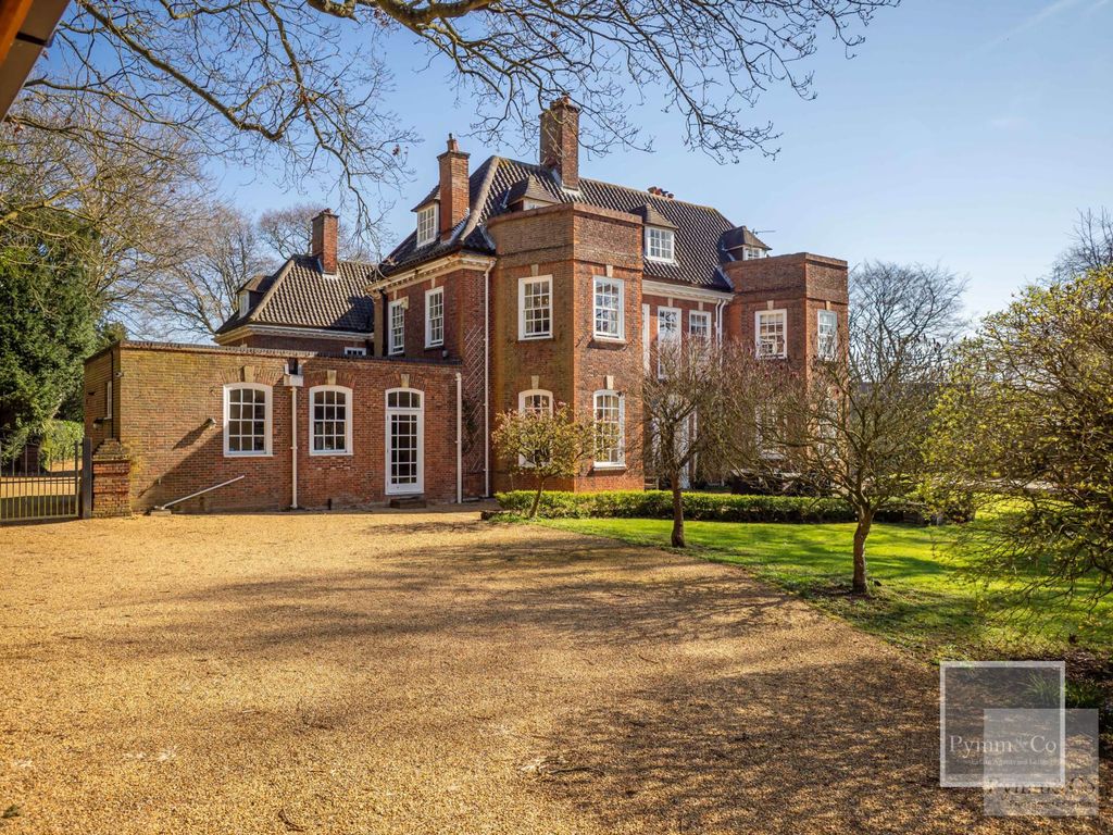 Property photo 1 of 24