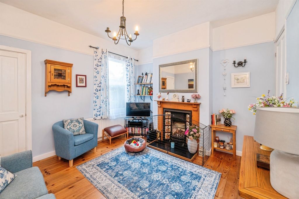 Property photo 2 of 17