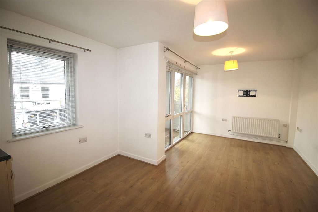 Property photo 3 of 16 3 Living Room.Jpeg