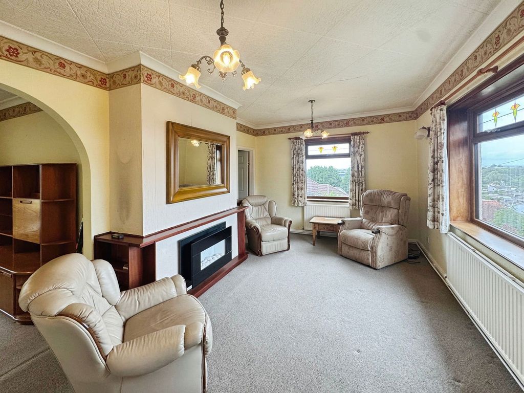 Property photo 2 of 28
