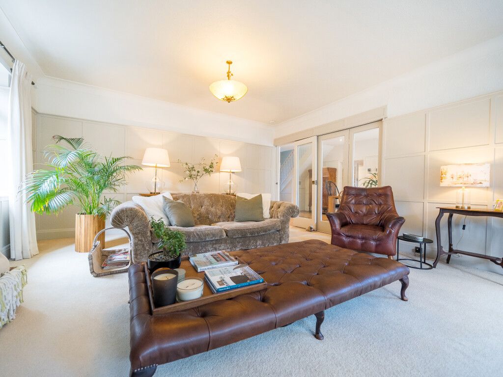 Property photo 3 of 41 1330581-19-6891Fb...