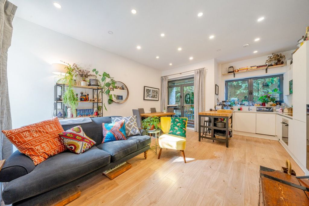 Property photo 1 of 15 Picture No. 12