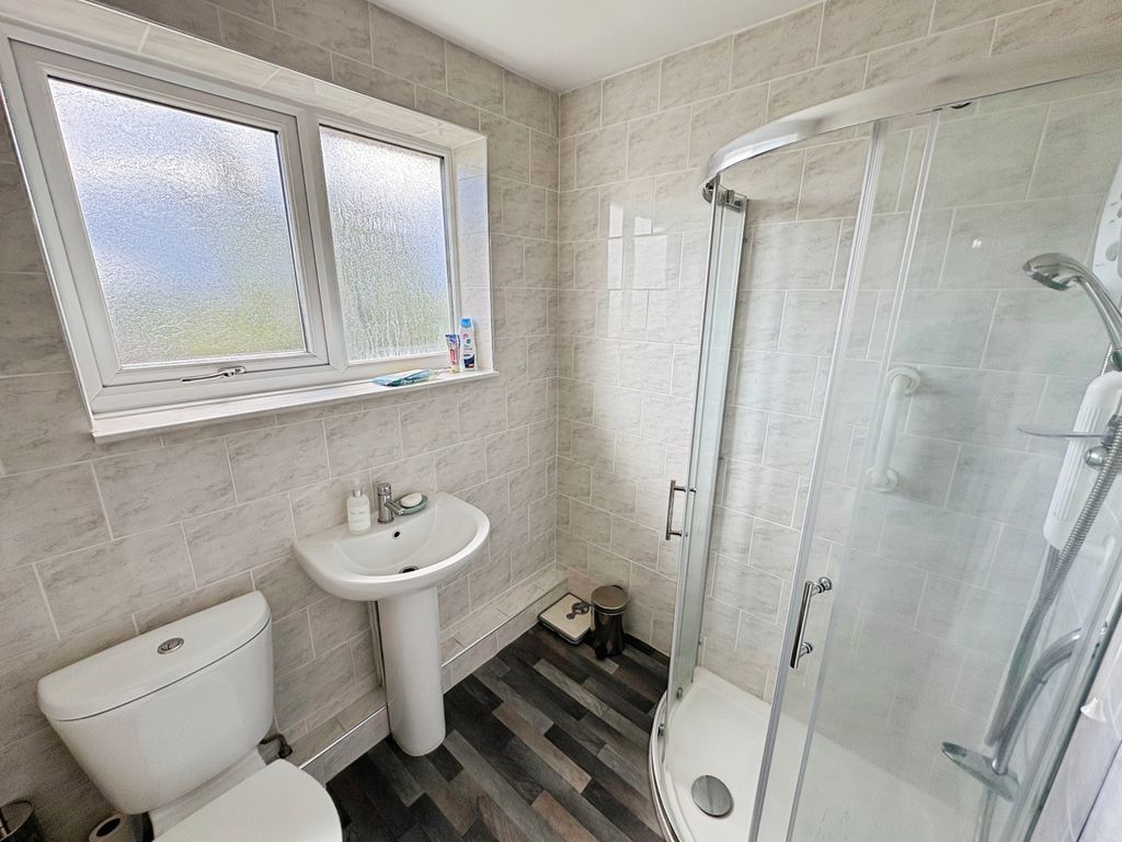 Property photo 3 of 15 Bathroom
