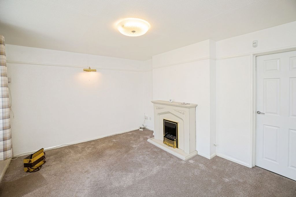 Property photo 3 of 16 Living Room