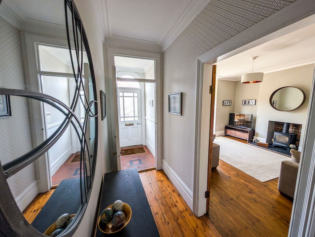 Property photo 2 of 28