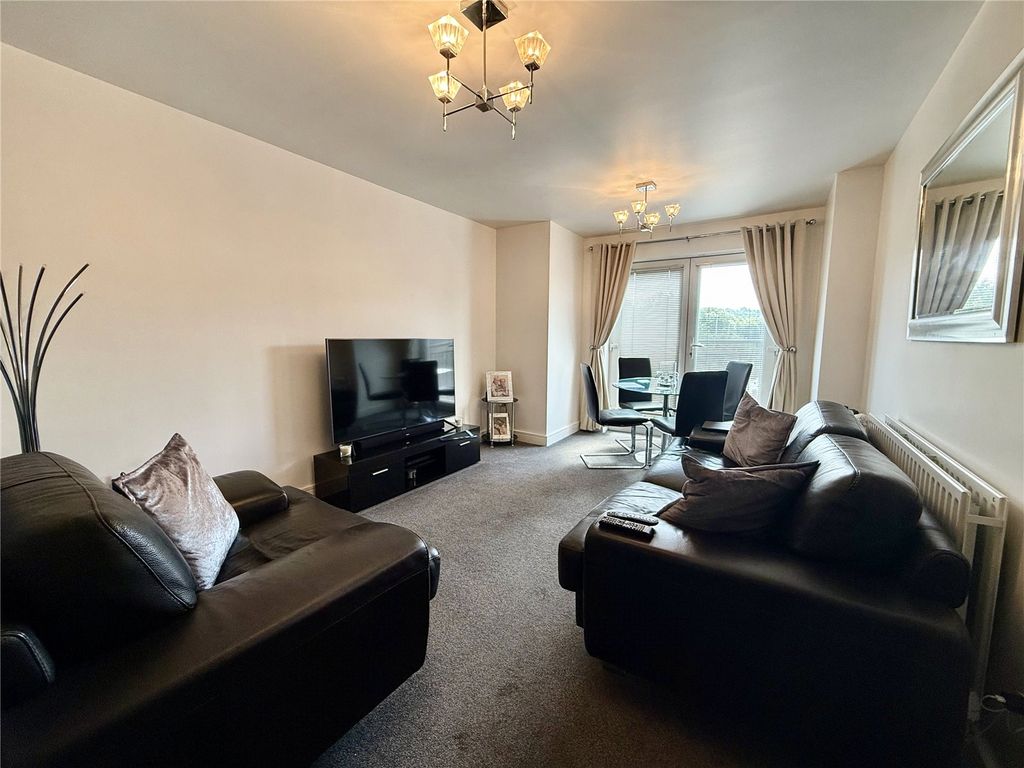 Property photo 3 of 12 Lounge