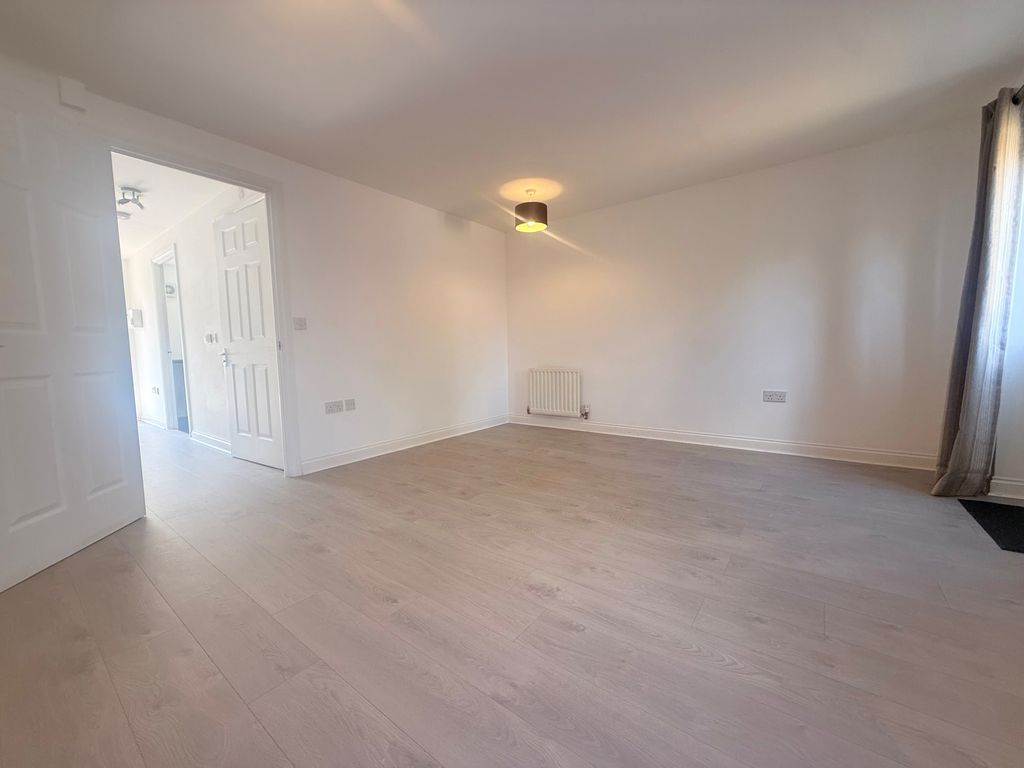 Property photo 3 of 9 Living Room