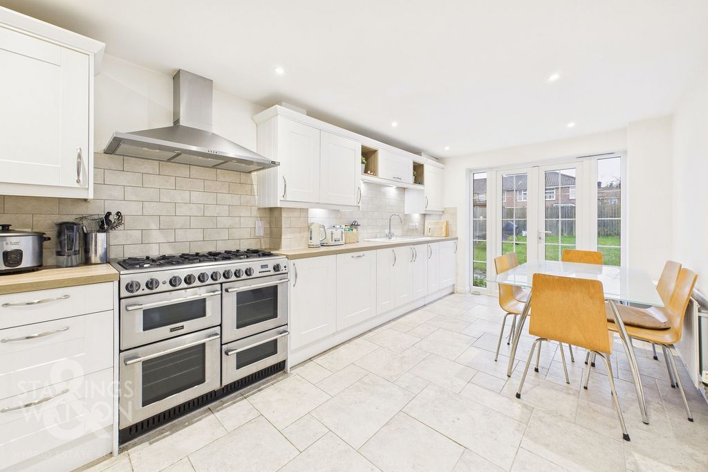 Property photo 3 of 31