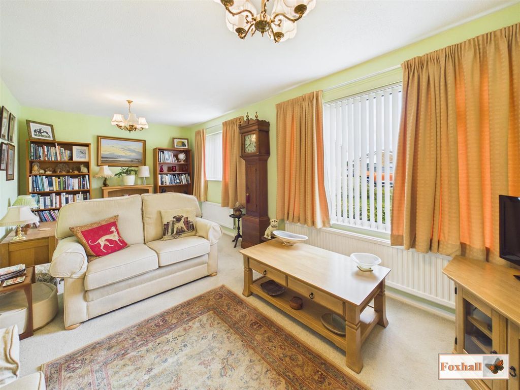 Property photo 3 of 25 Lounge