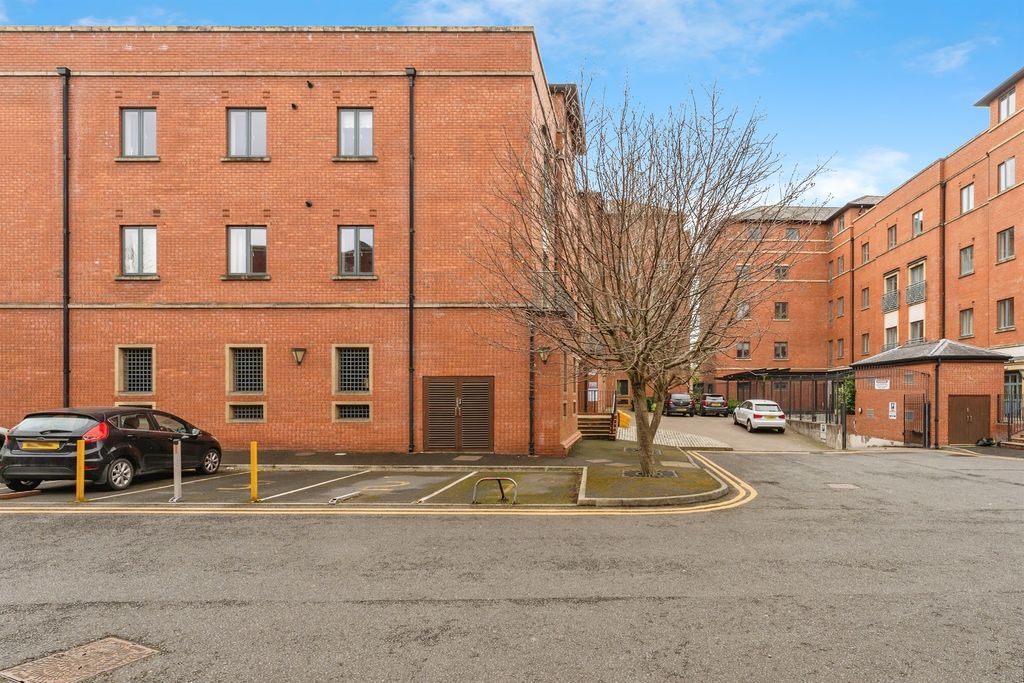 Property photo 2 of 17