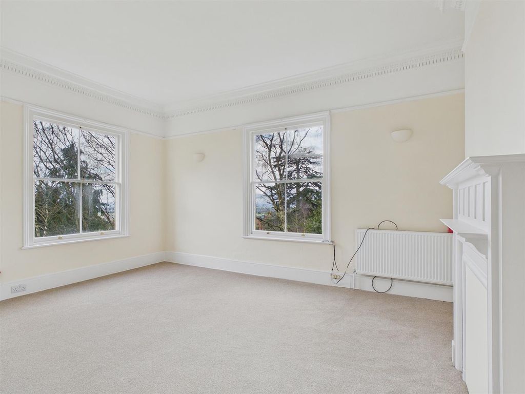 Property photo 3 of 11 Cam03972G0-Pr0250-Still011.Jpg