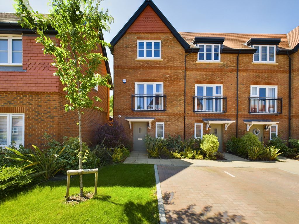 Property photo 1 of 19 Cam02136G0-Pr0018-Still026