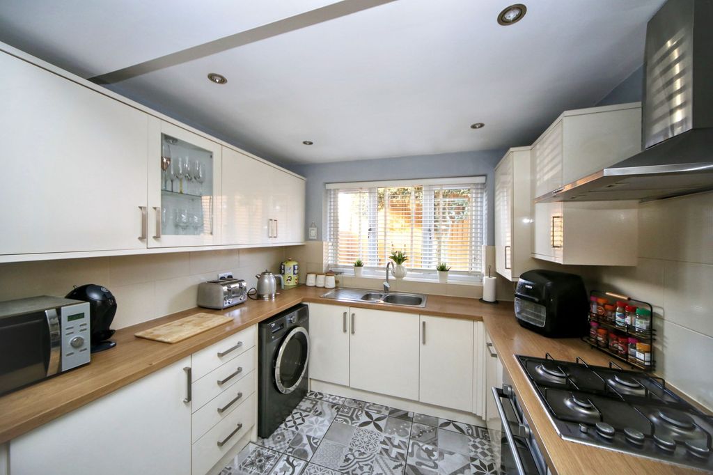 Property photo 3 of 27