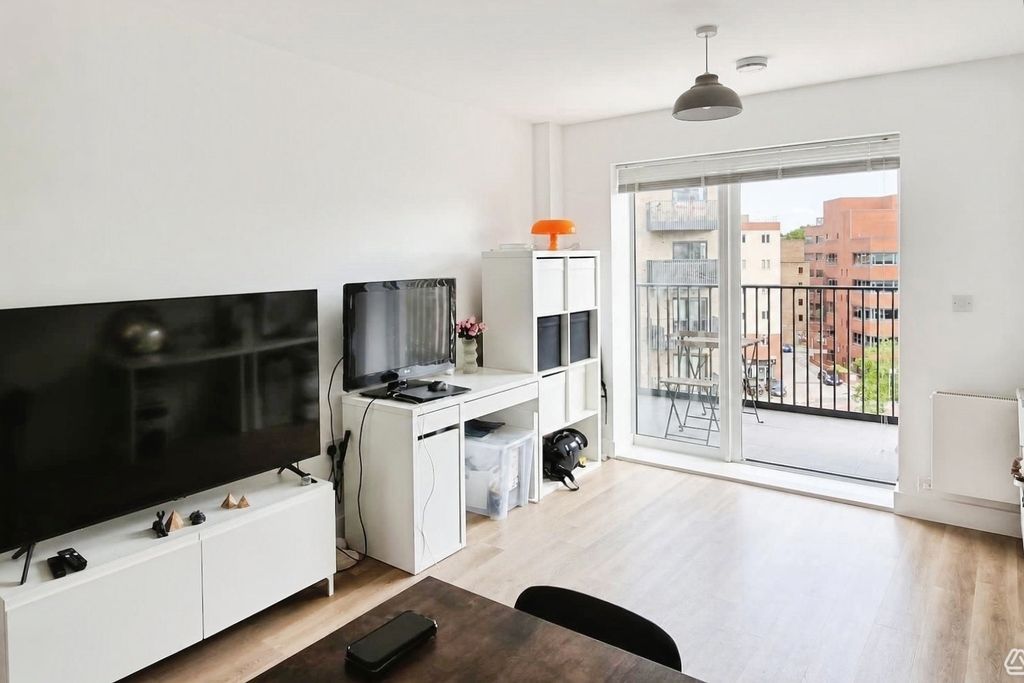 Property photo 3 of 11 Pbox-Img.Jpg