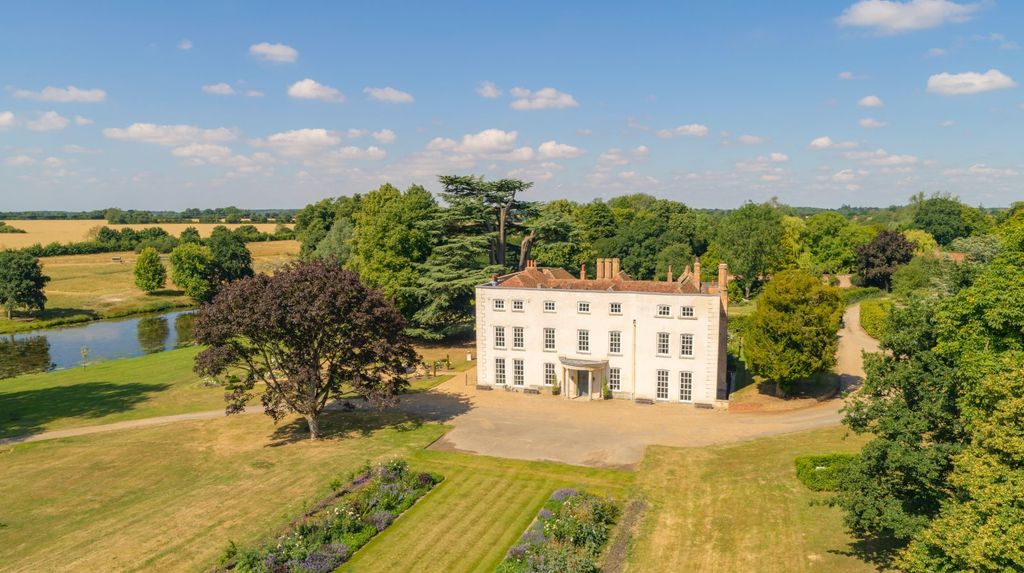 Property photo 1 of 36 Rivenhall Place