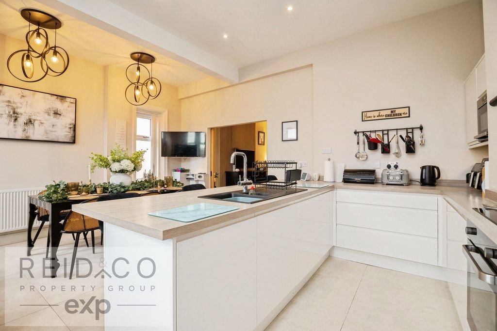 Property photo 2 of 23