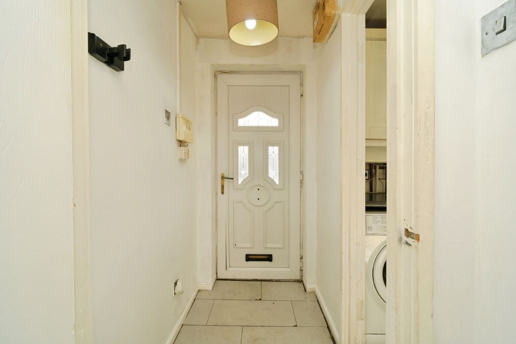 Property photo 2 of 19 Entrance Hallway