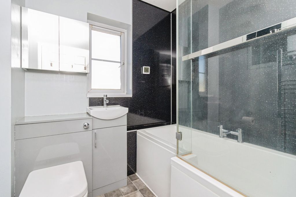 Property photo 3 of 17 Photo