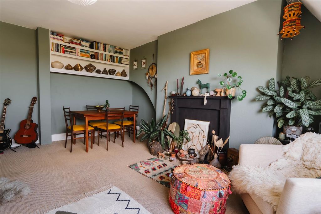 Property photo 1 of 32