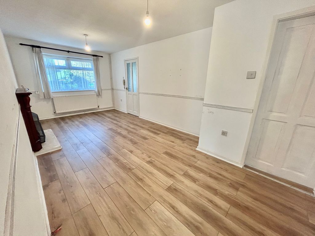 Property photo 2 of 13 Image