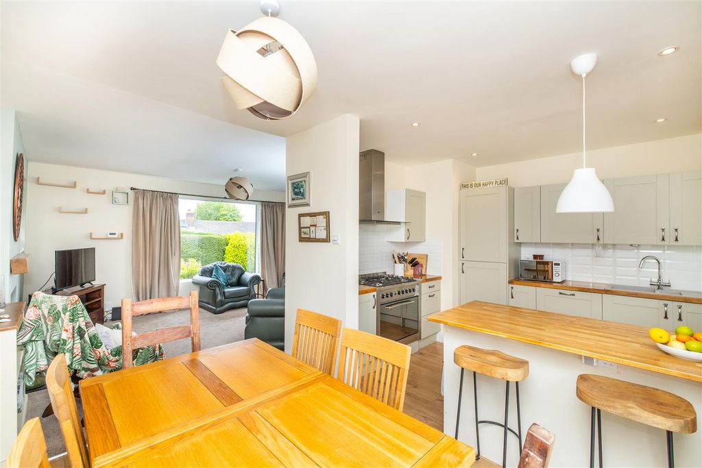 Property photo 3 of 33 Dining