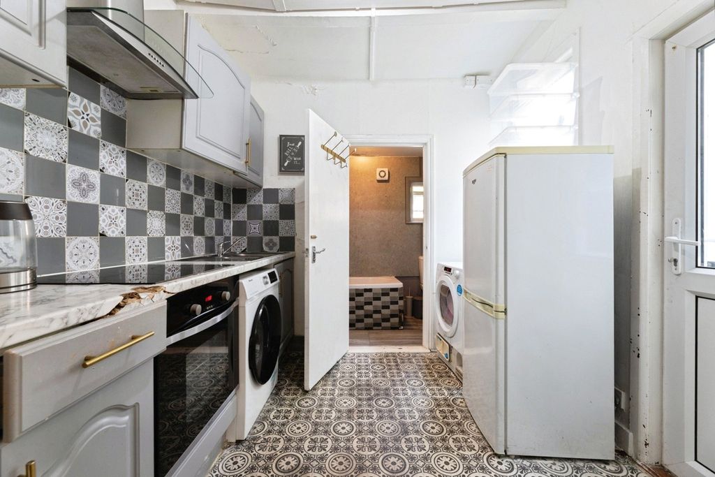 Property photo 3 of 12 Picture No. 04