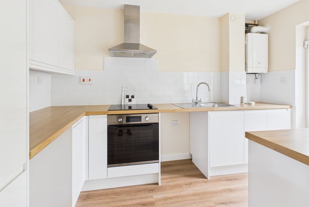 Property photo 3 of 9 Cam02545G0-Pr0545-Still003