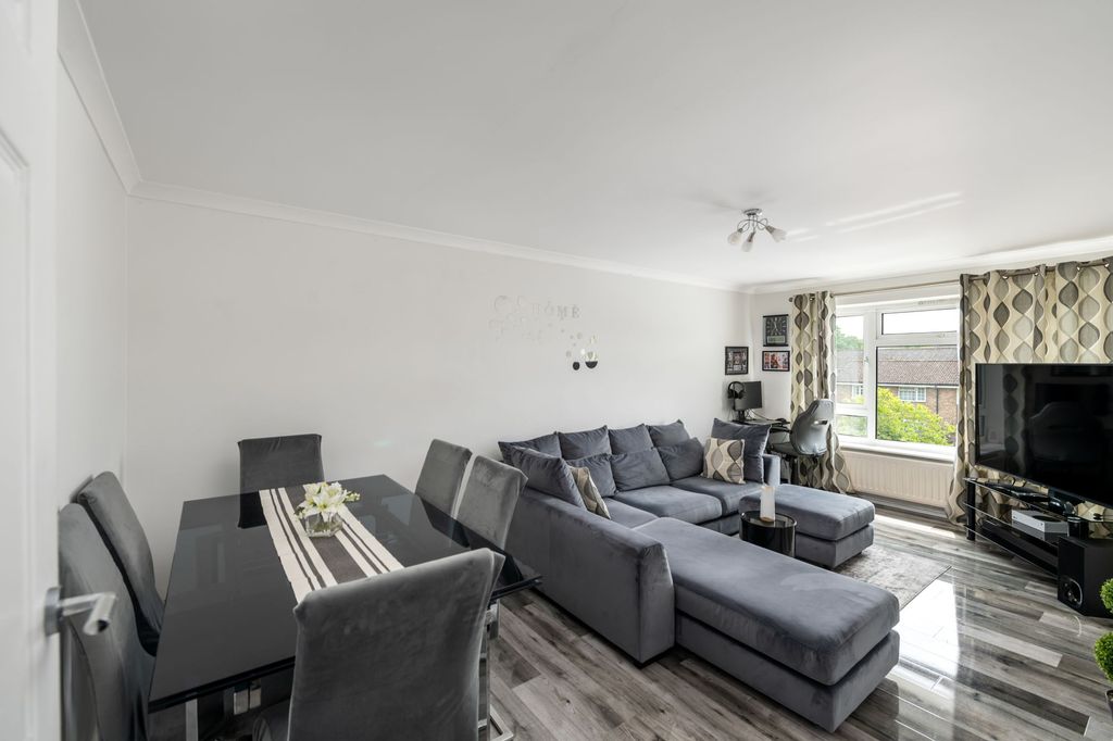 Property photo 2 of 11