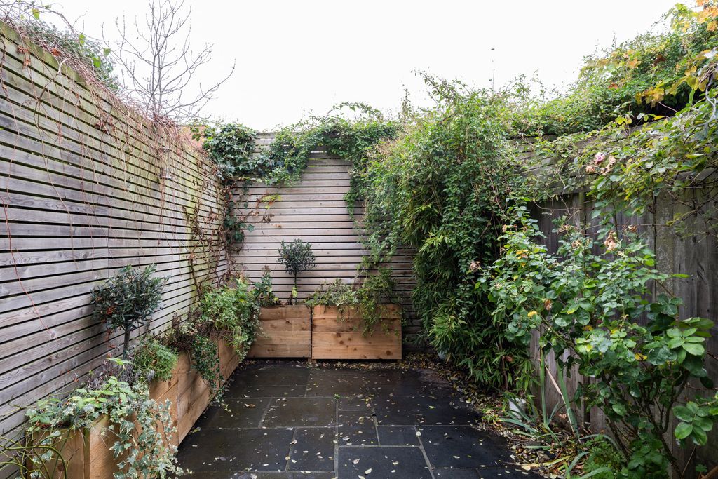 Property photo 2 of 24 320271 - 8Kenthouseroad_Highres-37.Jpg