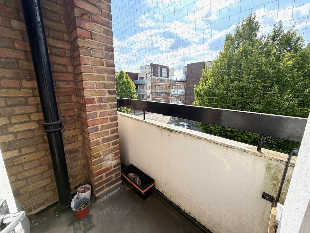 Property photo 2 of 20